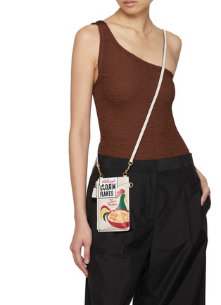 模特儿示范图 - 点击放大 - ANYA HINDMARCH - Anya Brands Cornflakes Leather Phone Pouch