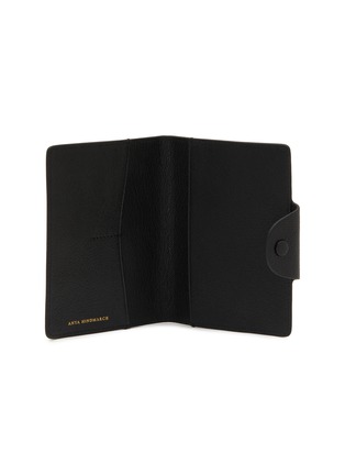 模特儿示范图 - 点击放大 - ANYA HINDMARCH - Eyes Leather Passport Case