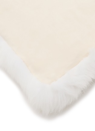 细节 –点击放大 - LAGOM - Fox Fur Cushion
