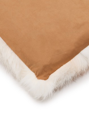 细节 –点击放大 - LAGOM - Fox Fur Cushion