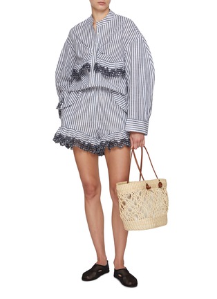模特儿示范图 - 点击放大 - KIKA VARGAS - Frida Striped Lace Trim Shorts
