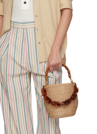 模特儿示范图 - 点击放大 - CLARE V - Pot De Miel Bamboo Handle Handbag