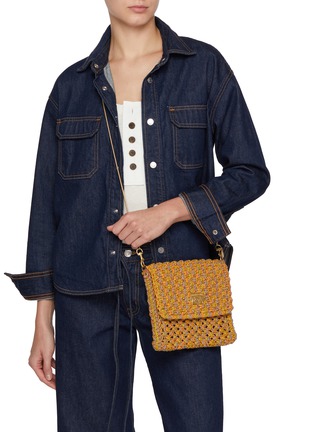 模特儿示范图 - 点击放大 - CLARE V - Ramya Crochet Crossbody Bag