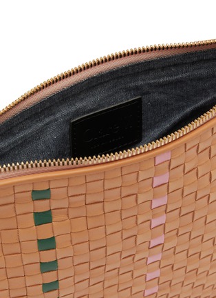 细节 - 点击放大 - CLARE V. - Woven Leather Flat Clutch Bag With Tabs