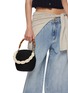 模特儿示范图 - 点击放大 - CLARE V - Pot de Miel Resin Handle Basket Bag