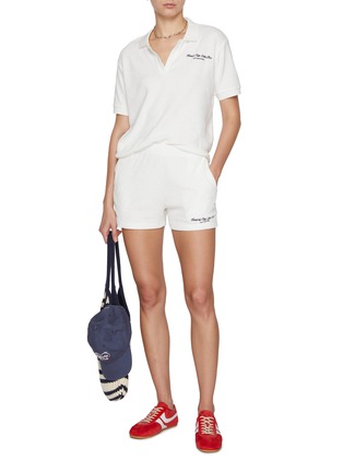 模特儿示范图 - 点击放大 - SPORTY & RICH - X Hotel du Cap-Eden-Roc Script Elasticated Cotton Terry Shorts