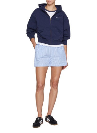 模特儿示范图 - 点击放大 - SPORTY & RICH - X Hotel du Cap-Eden-Roc Crest Embroidered Cropped Cotton Zipped Hoodie