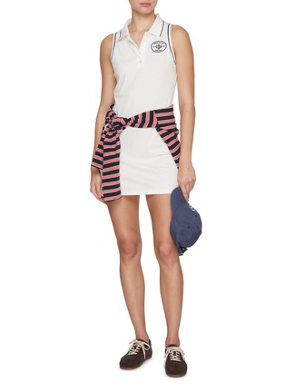 模特儿示范图 - 点击放大 - SPORTY & RICH - X Hotel du Cap-Eden-Roc Crest Cotton Piqué Polo Dress