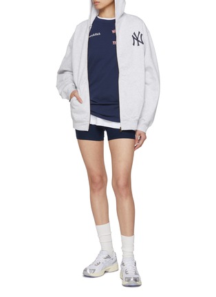 模特儿示范图 - 点击放大 - SPORTY & RICH - x The New York Yankees Zip Up Cotton Hoodie