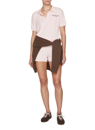 模特儿示范图 - 点击放大 - SPORTY & RICH - X Hotel du Cap-Eden-Roc Script Elasticated Cotton Terry Shorts