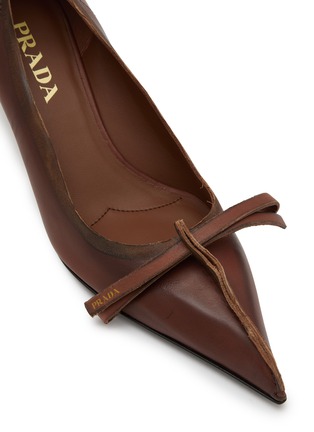 细节 - 点击放大 - PRADA - Runway Décolleté 55 Bow Leather Pumps