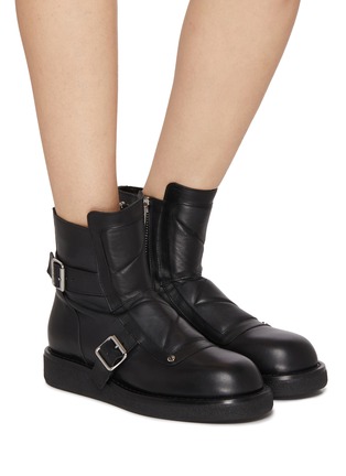 模特儿示范图 - 点击放大 - ANN DEMEULEMEESTER - 搭扣饰皮革短靴