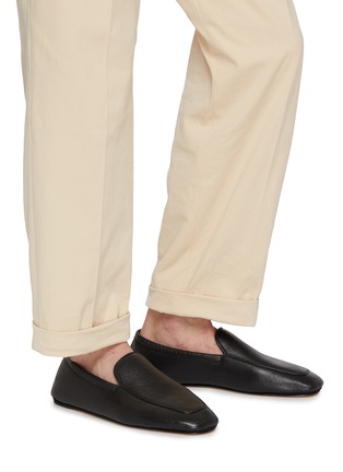 模特儿示范图 - 点击放大 - HENDERSON - Slip On Pebbled Deer Leather Loafers