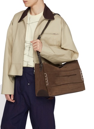 模特儿示范图 - 点击放大 - JW ANDERSON - Loafer Suede Shoulder Bag