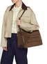 模特儿示范图 - 点击放大 - JW ANDERSON - Loafer Suede Shoulder Bag