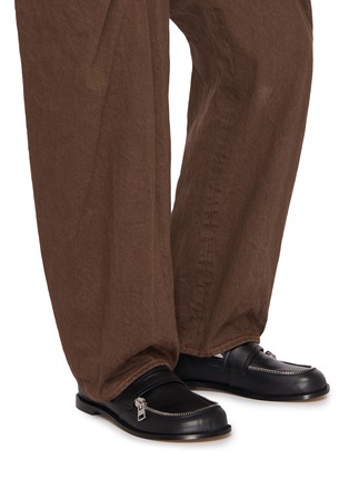 模特儿示范图 - 点击放大 - JW ANDERSON - Biker Zip Trim Leather Moccasins