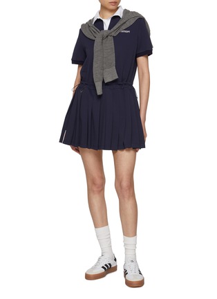 模特儿示范图 - 点击放大 - SOUTHCAPE - Contrast Collar Pleated Dress