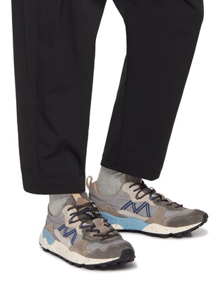模特儿示范图 - 点击放大 - FLOWER MOUNTAIN - Lenzan Uni Men's Sneakers