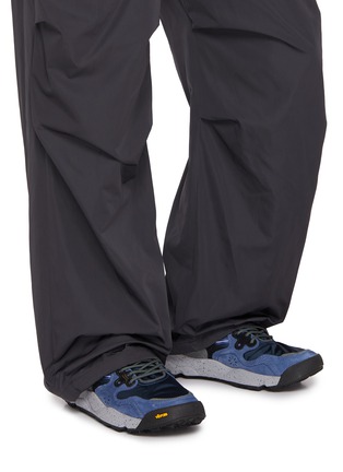 模特儿示范图 - 点击放大 - FLOWER MOUNTAIN - Yamano 3 Uni Men's Sneakers