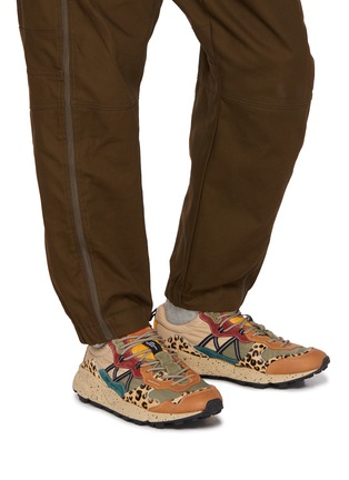 模特儿示范图 - 点击放大 - FLOWER MOUNTAIN - Lenzan Uni Men's Sneakers