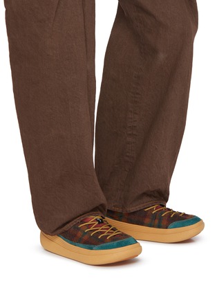 模特儿示范图 - 点击放大 - FLOWER MOUNTAIN - Fami Uni Woolen Knit Men's Sneakers