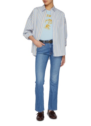 模特儿示范图 - 点击放大 - MOTHER - The Outsider Flood Medium Wash Jeans