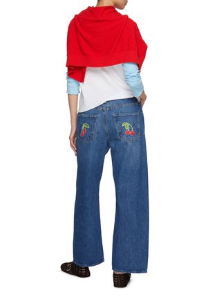模特儿示范图 - 点击放大 - MOTHER - The Dodger Ankle Cherry Embroidered Medium Wash Jeans