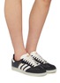 模特儿示范图 - 点击放大 - ADIDAS - 女款 SAMBA OG W 系带运动鞋