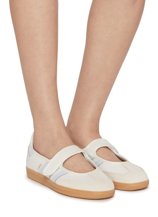 模特儿示范图 - 点击放大 - ADIDAS - Samba Jane Leather Women's Sneakers