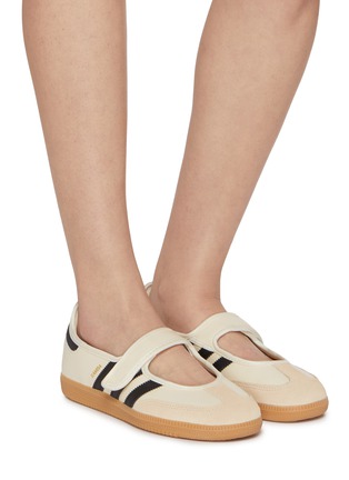 模特儿示范图 - 点击放大 - ADIDAS - Samba Jane Leather Women's Sneakers