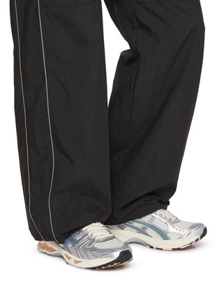 模特儿示范图 - 点击放大 - ASICS - GEL-KAYANO 14 Low Top Men's Sneakers
