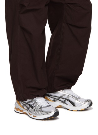模特儿示范图 - 点击放大 - ASICS - GEL-KAYANO 14 Low Top Men's Sneakers