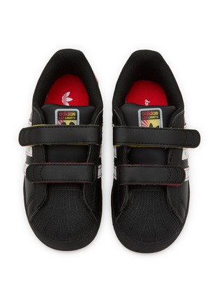 模特儿示范图 - 点击放大 - ADIDAS - X Disney Superstar LED Lights Toddlers' Sneakers