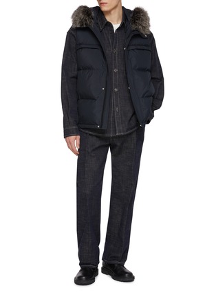 模特儿示范图 - 点击放大 - YVES SALOMON - Fox Fur Trim Technical Down Waistcoat