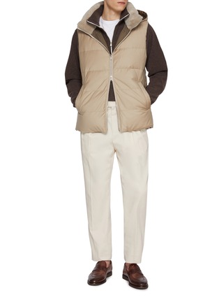 模特儿示范图 - 点击放大 - YVES SALOMON - Fur Trim Wool Silk Puffer Vest