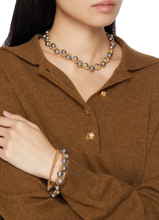 正面 -点击放大 - KITESY MARTIN STUDIO - Le Serpent Hematite Pearl Brass Necklace — Golden/Silvered