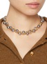 模特儿示范图 - 点击放大 - KITESY MARTIN STUDIO - Le Serpent Hematite Pearl Brass Necklace — Golden/Silvered