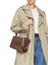 模特儿示范图 - 点击放大 - KITESY MARTIN STUDIO - Extra Large Cababiner Le Mousqueton Bag Charm — Red/Burgundy