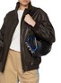 模特儿示范图 - 点击放大 - KITESY MARTIN STUDIO - Extra Large Cababiner Le Mousqueton Bag Charm — Blue/Marine