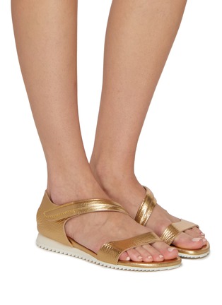 模特儿示范图 - 点击放大 - PEDRO GARCÍA - Bessi Laminated Leather Sandals