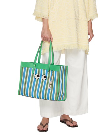 模特儿示范图 - 点击放大 - ANYA HINDMARCH - Pez Bag Charm