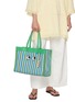模特儿示范图 - 点击放大 - ANYA HINDMARCH - Pez Bag Charm