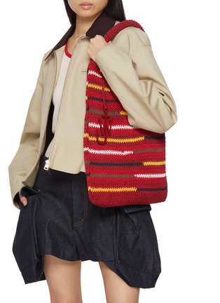 模特儿示范图 - 点击放大 - JW ANDERSON - Knitted Shopper Bag