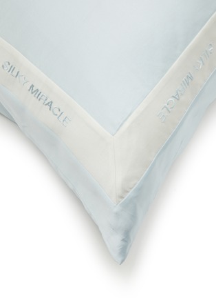 细节 –点击放大 - SILKY MIRACLE - Cotton Silk Euro Sham — Ice Blue/White