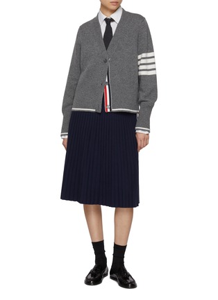 模特儿示范图 - 点击放大 - THOM BROWNE - Pleated Striped Wool Blend Midi Skirt