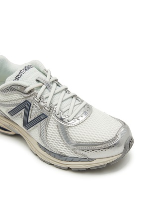 细节 - 点击放大 - NEW BALANCE - 女款 860V2 系带运动鞋