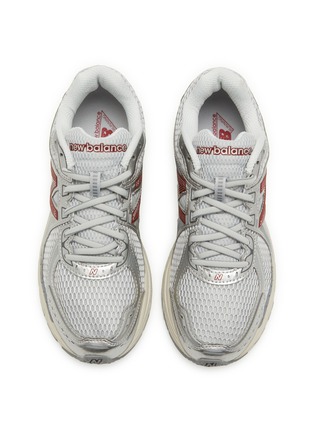 模特儿示范图 - 点击放大 - NEW BALANCE - 女款 860V2 系带运动鞋