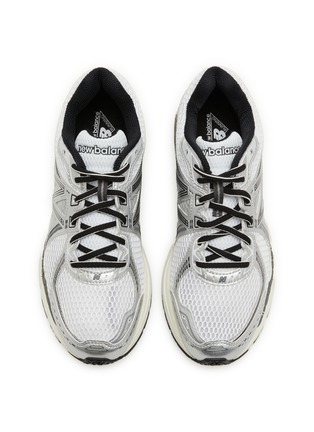 模特儿示范图 - 点击放大 - NEW BALANCE - 女款 860V2 系带运动鞋