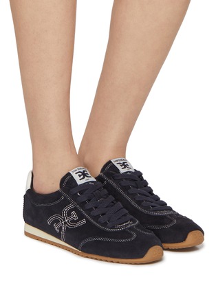 模特儿示范图 - 点击放大 - SAM EDELMAN - Isella Suede Women's Sneakers
