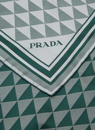 细节 - 点击放大 - PRADA - Pattern Printed Square Silk Scarf